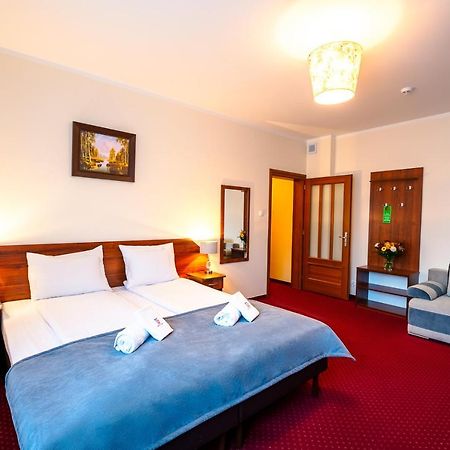 דובצ'צה Hotel Kasztelan מראה חיצוני תמונה