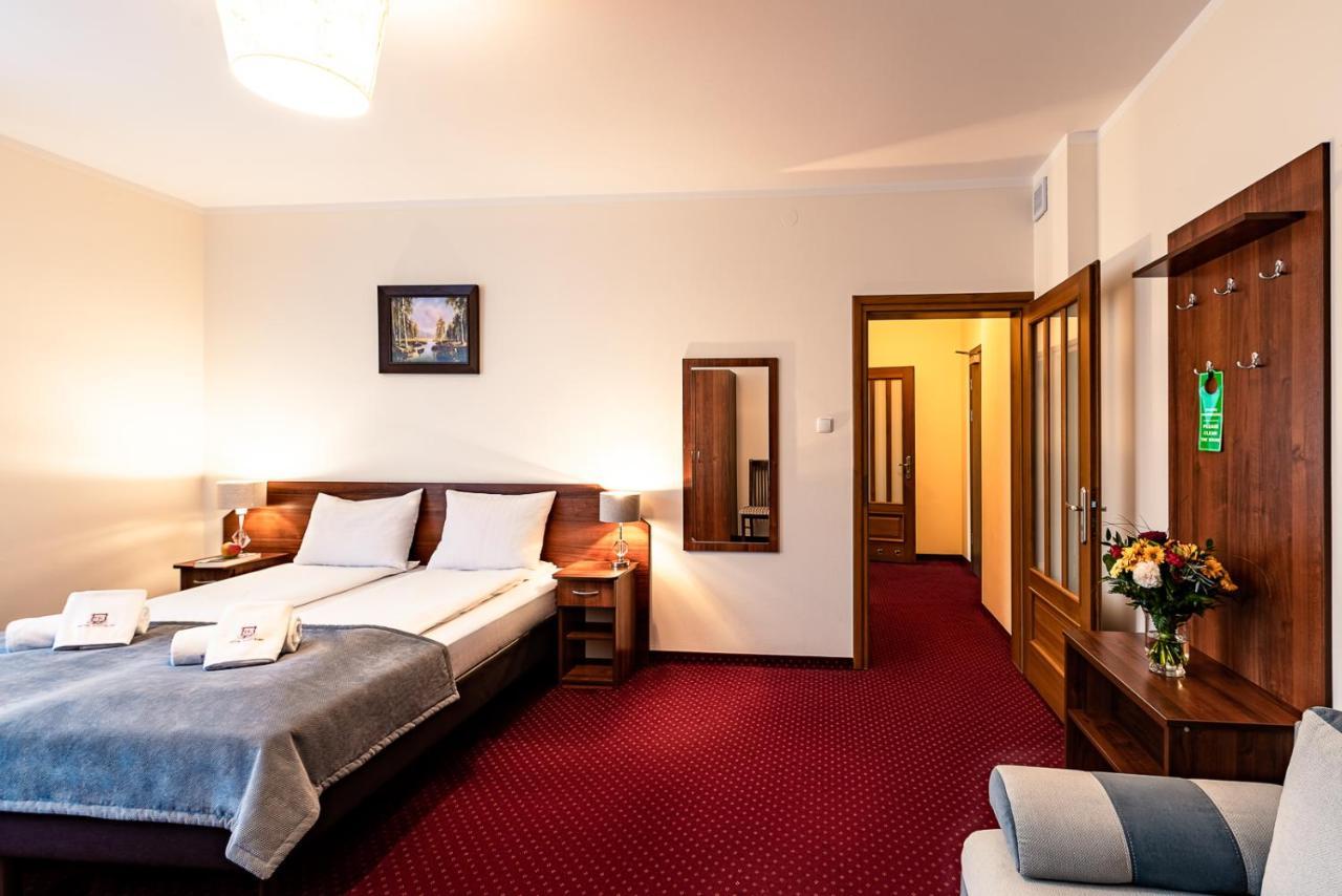 דובצ'צה Hotel Kasztelan מראה חיצוני תמונה