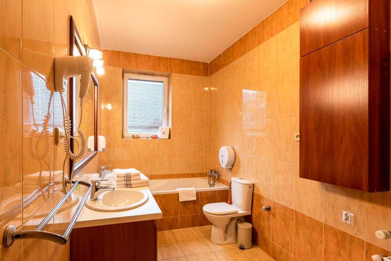 דובצ'צה Hotel Kasztelan מראה חיצוני תמונה