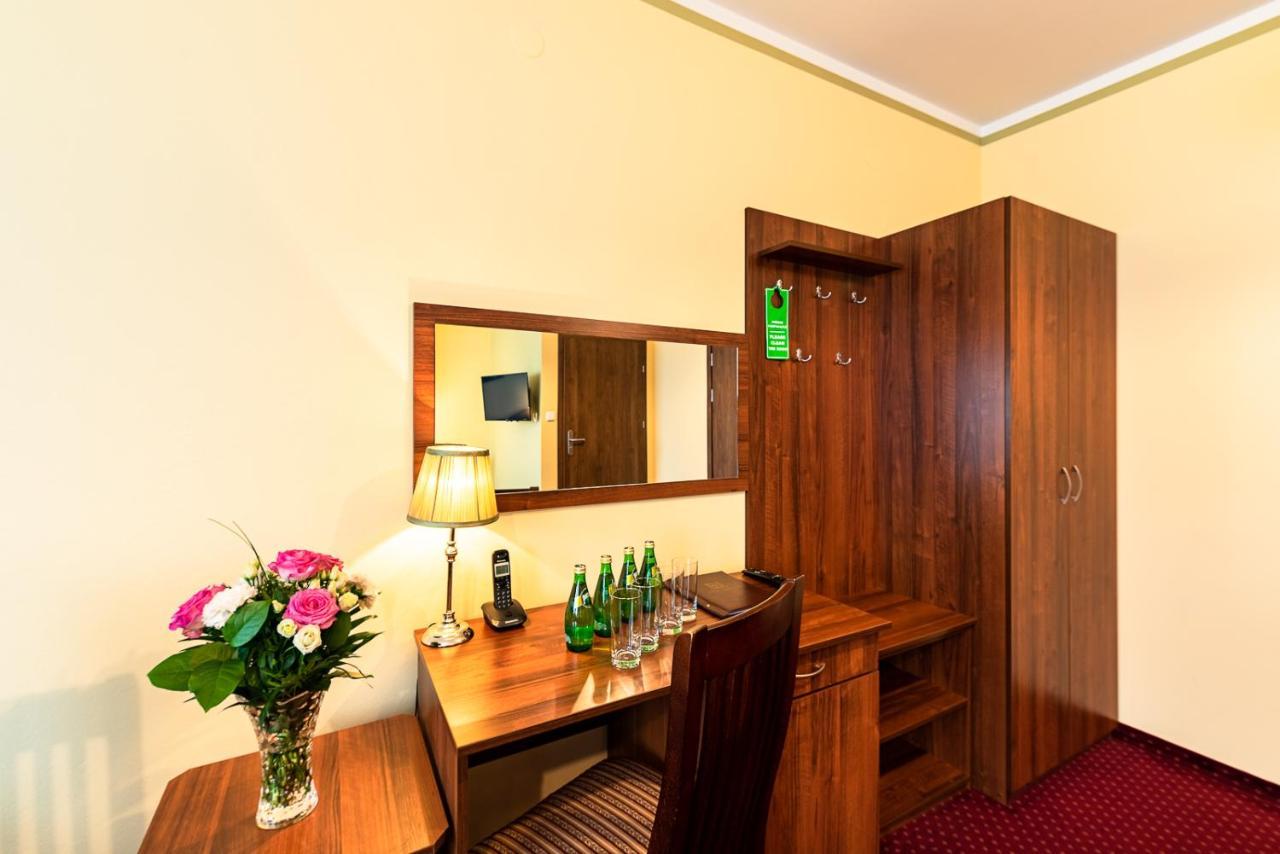 דובצ'צה Hotel Kasztelan מראה חיצוני תמונה